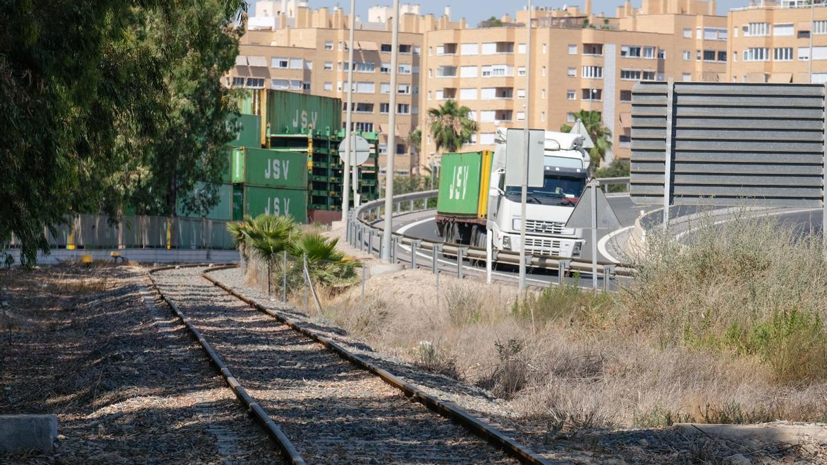 Imagen de archivo del acceso ferroviario al puerto de Alicante