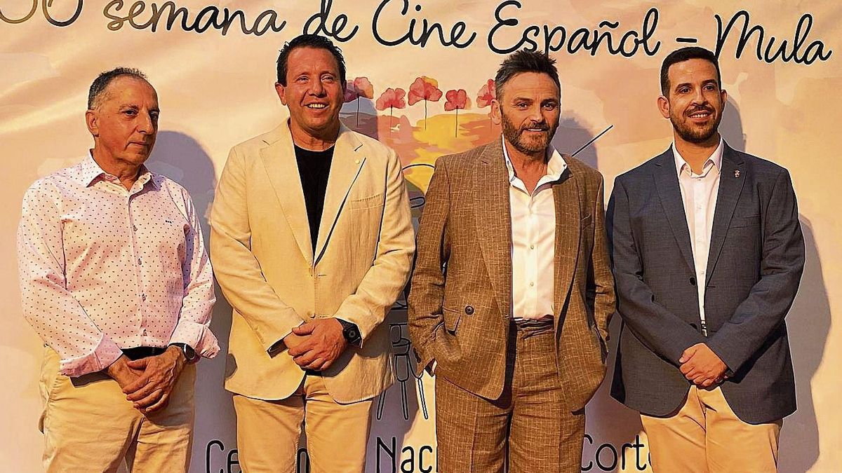 El actor Fernando Tejero, junto a Martín del Toro, Juan Jesús Moreno y Diego Boluda, ayer en Mula