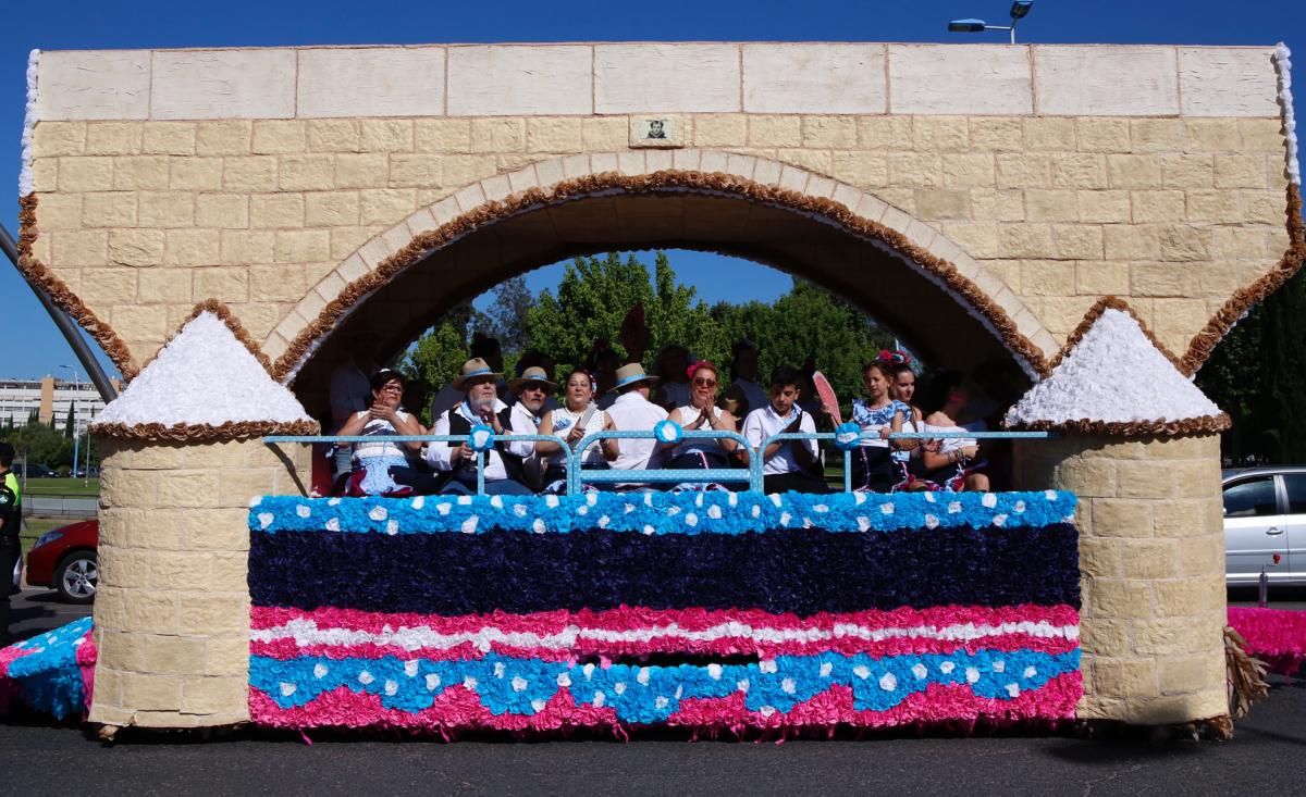 Gran ambiente y día soleado para la romería de Linares