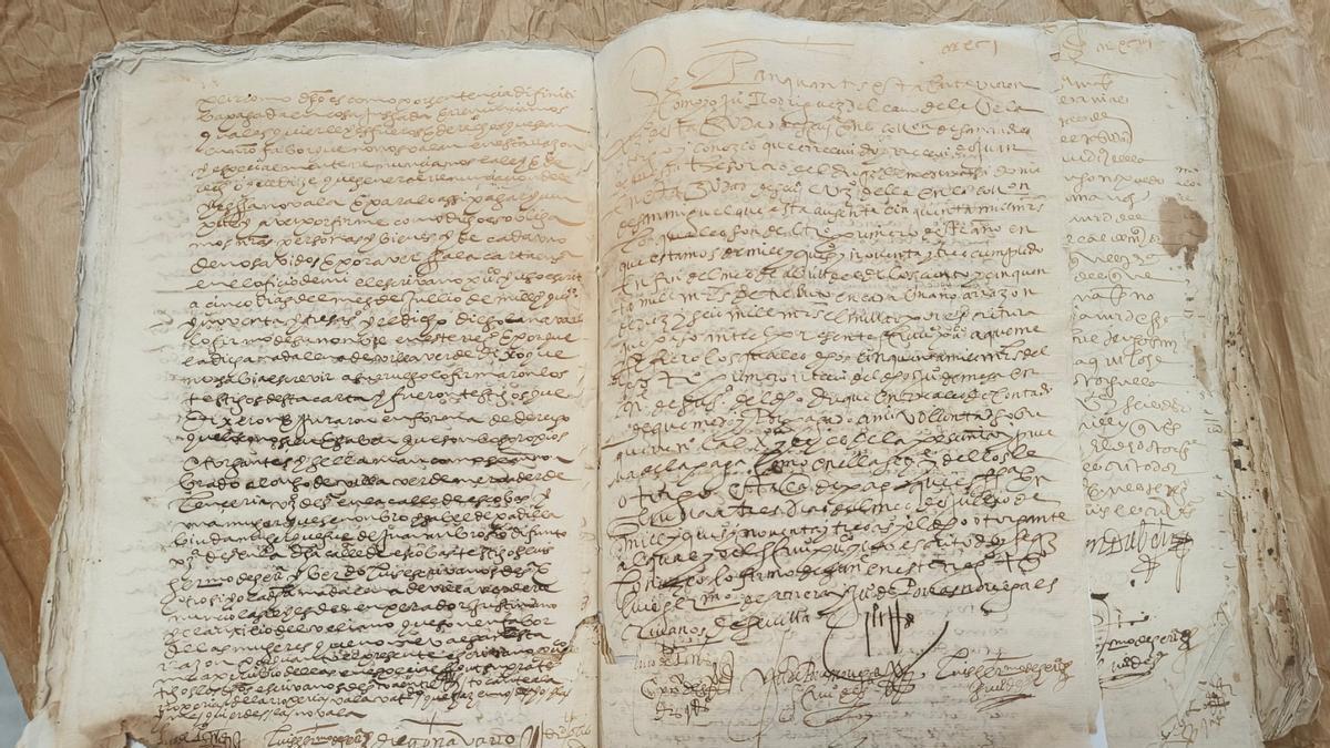 Andalucía mueve ficha para impedir que el documento firmado por Cervantes que se subasta en Madrid salga de España