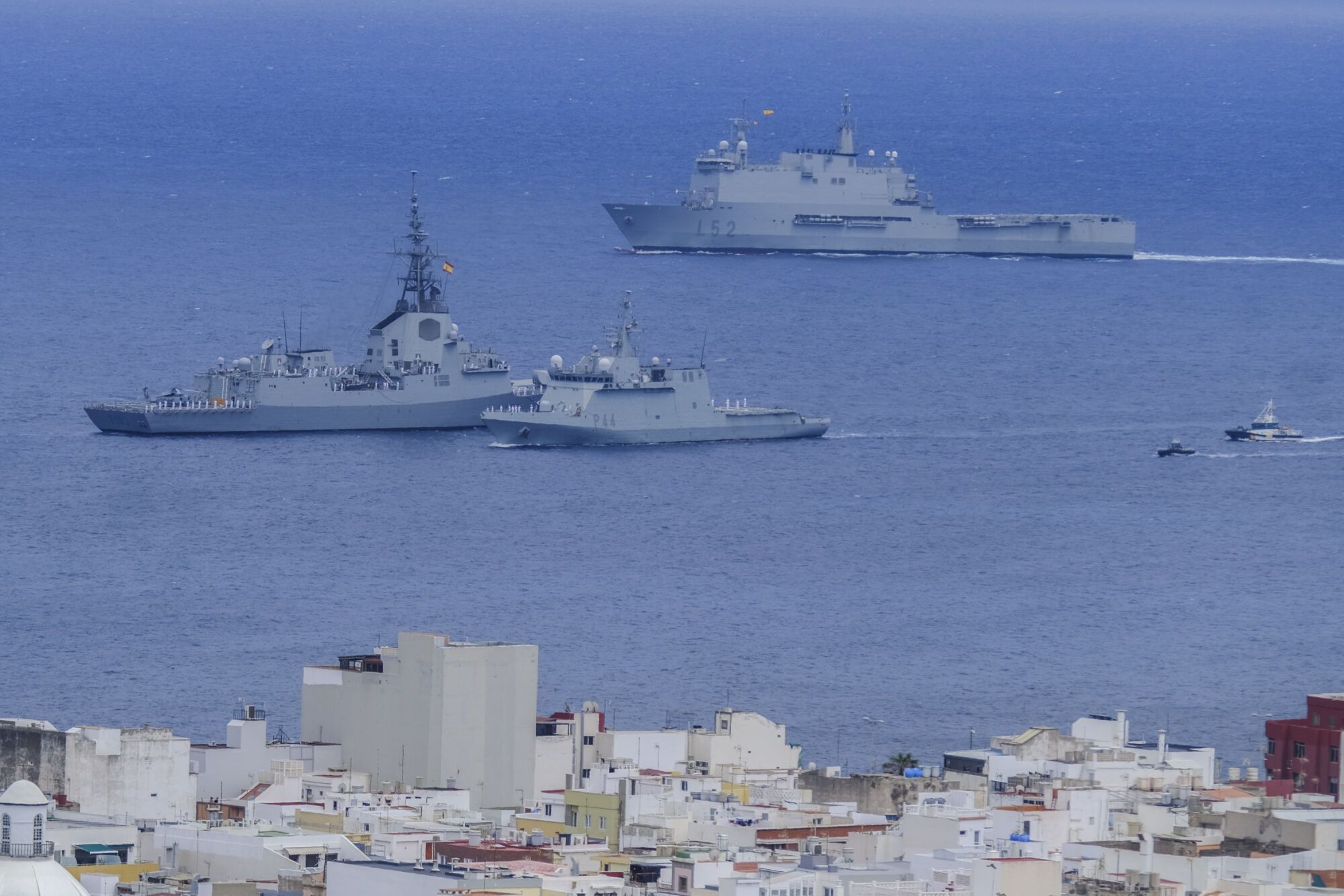 Los actos por el Día de las Fuerzas Armadas en Las Palmas de Gran Canaria, en imágenes