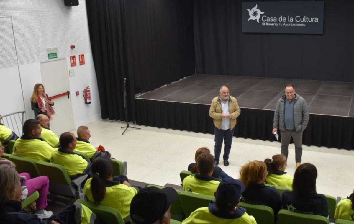 Escolástico Gil da la bienvenida a 20 nuevos trabajadores.