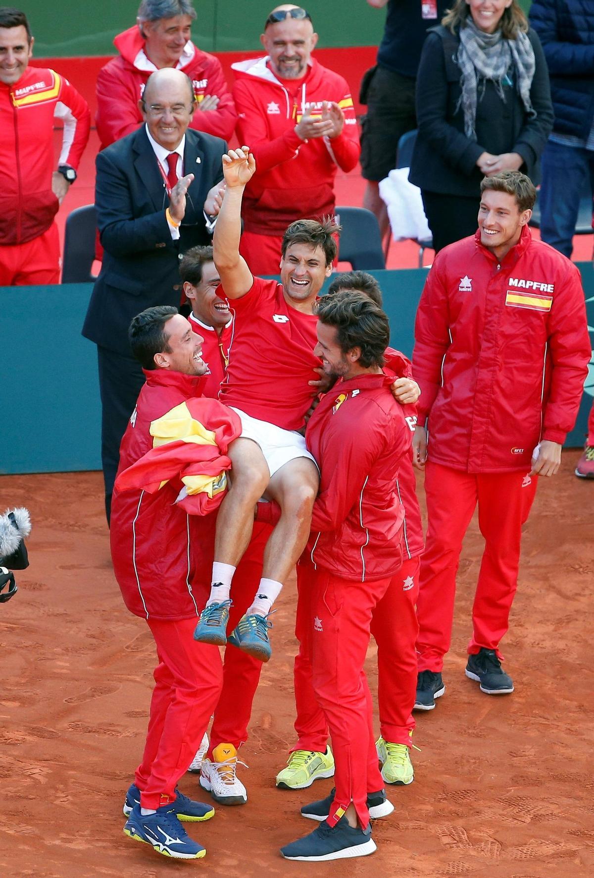 David Ferrer, manteado por el equipo español en 2018