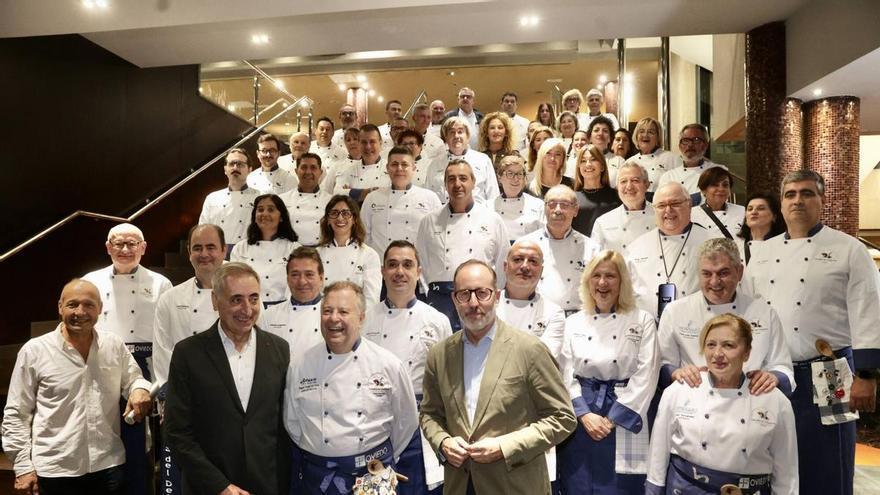 Joaquín Pajarón, el Alimerka Oviedo Baloncesto y el equipo de la Capitalidad serán cofrades de honor del Desarme