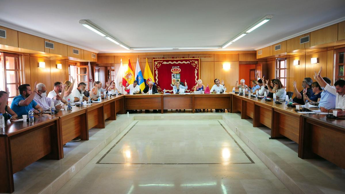 Celebración del Pleno de julio en las Casas Consistoriales de Tunte.