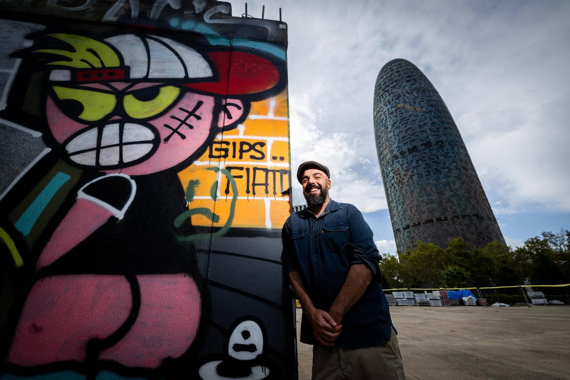 Marc Garcia, en uno de los muros que forman parte del proyecto Murs Lliures, el pasado viernes