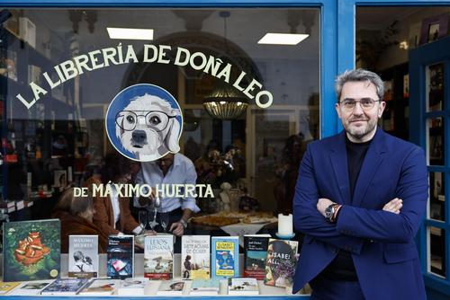 Máximo Huerta cumple su sueño de ser librero: abre la primera librería de  Buñol