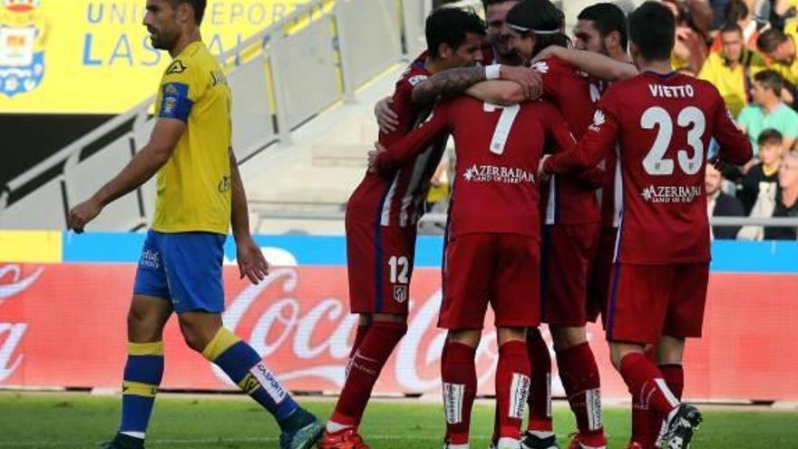 El Atlético exhibe solidez y pegada  y suma tres puntos frente a Las Palmas