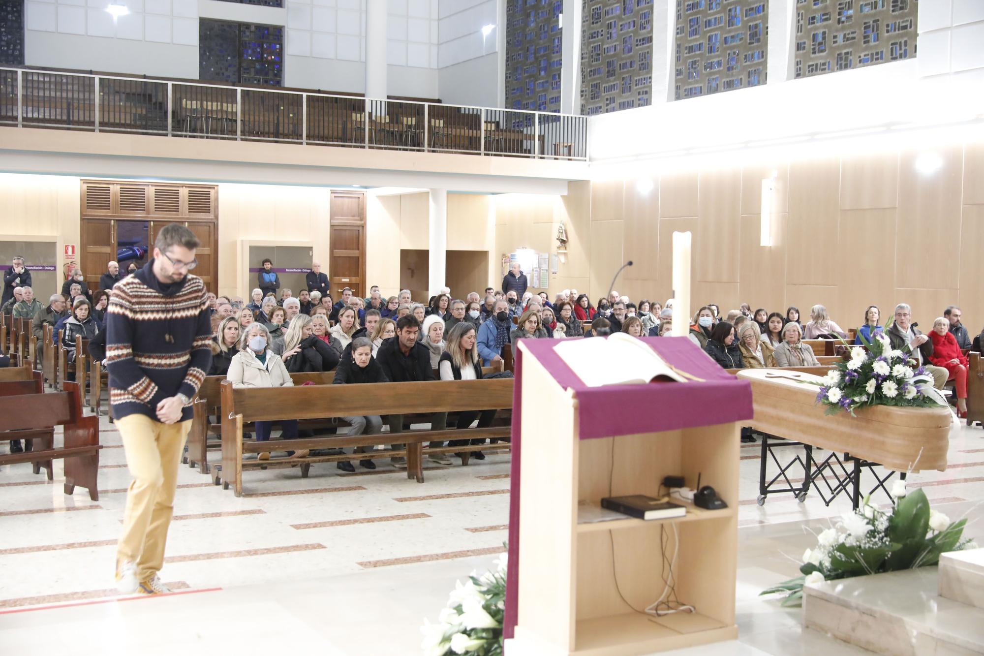 En imágenes: Multitudinaria despedida en el Corazón de María a Pilar Méndez, exdirectora de Cáritas en Gijón y exprofesora del Codema