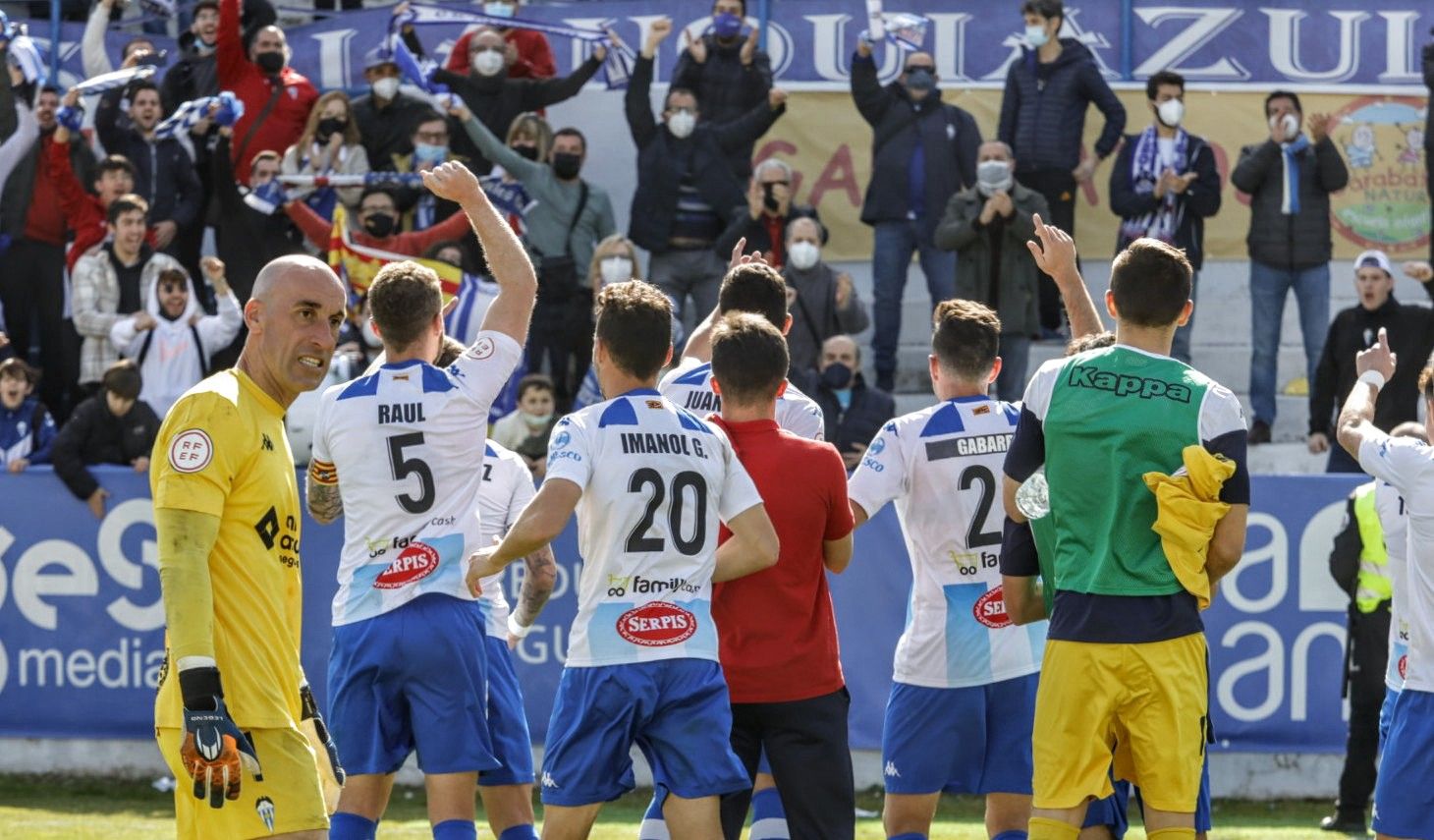 El Alcoyano derrota al Sevilla Atlético gracias a un doblete del central en los diez primeros minutos