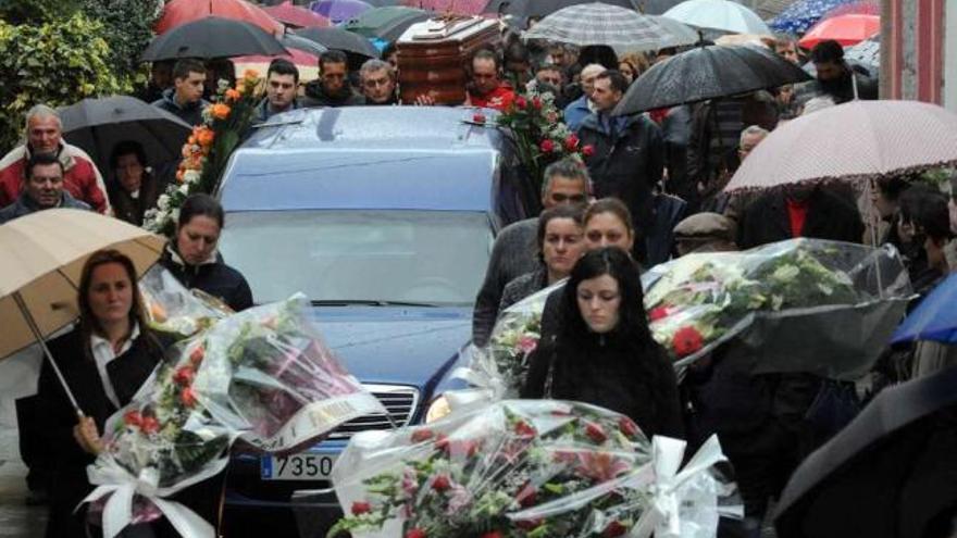 Entierro de María Josefa Pouso Cores en una iglesia de A Illa de Arousa. / i. abella