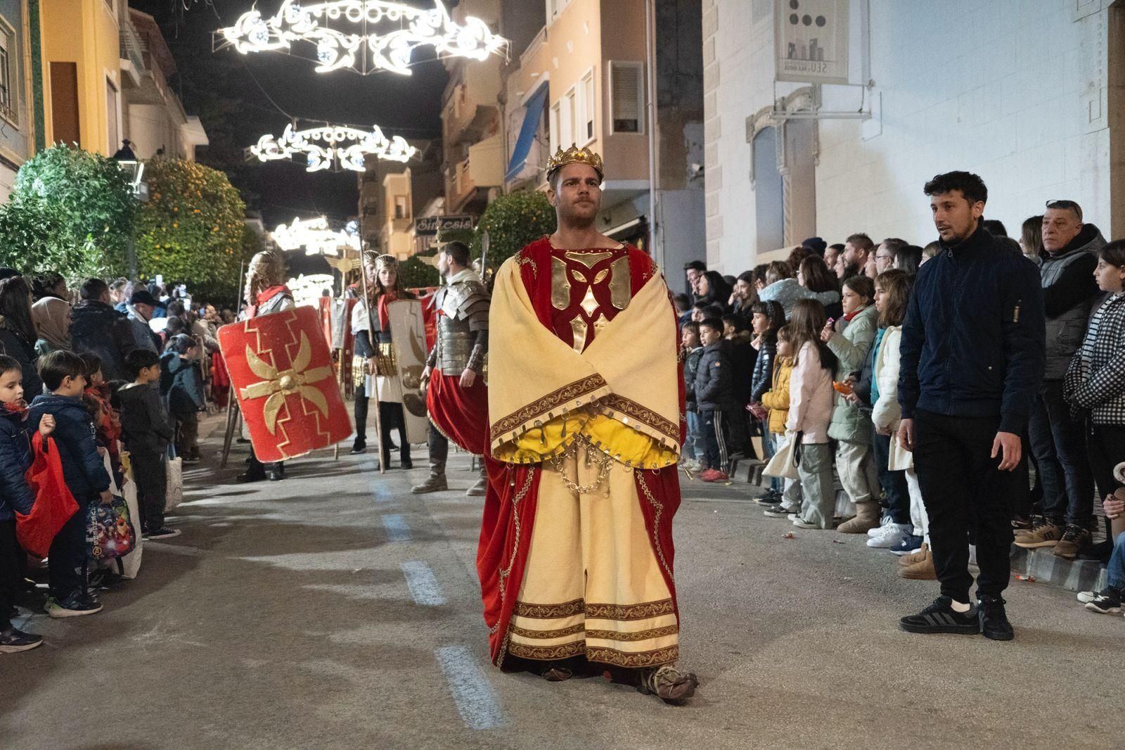 La Vila Joiosa recibe a los Reyes Magos por la puerta grande