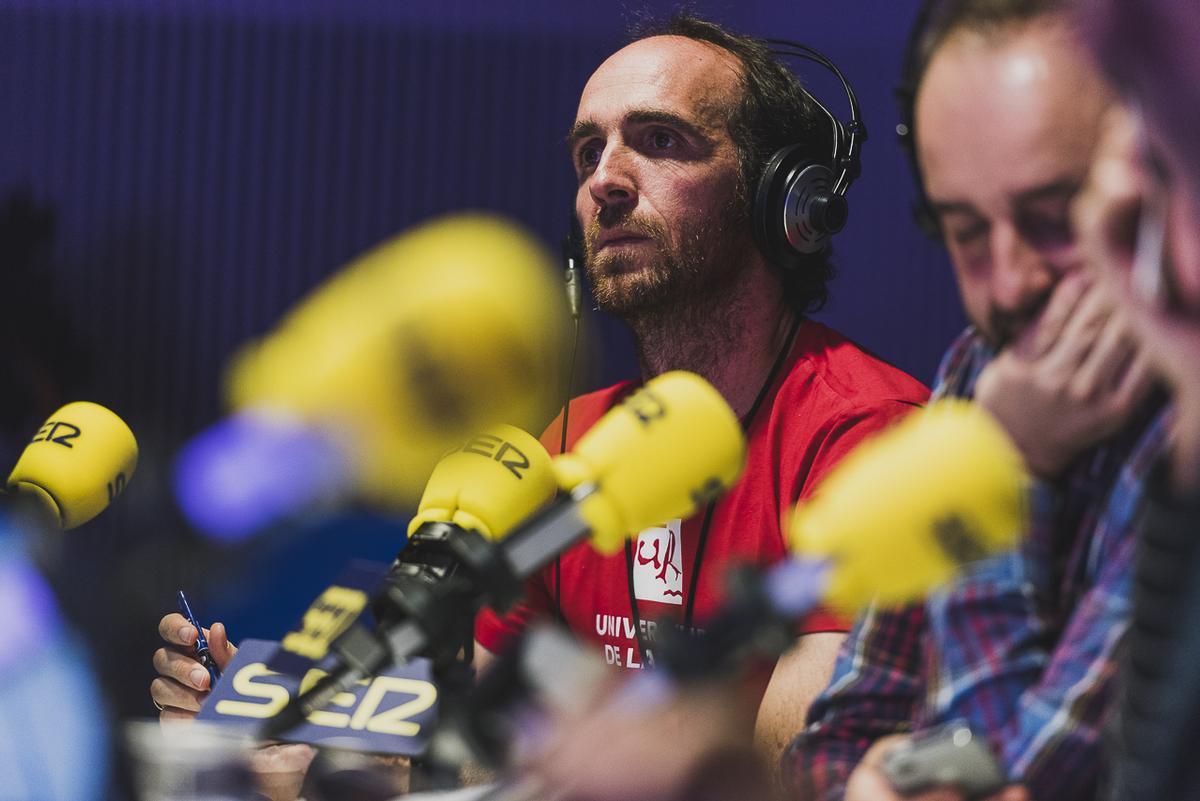 Eduardo Sáenz de Cabezón, en un programa de radio.