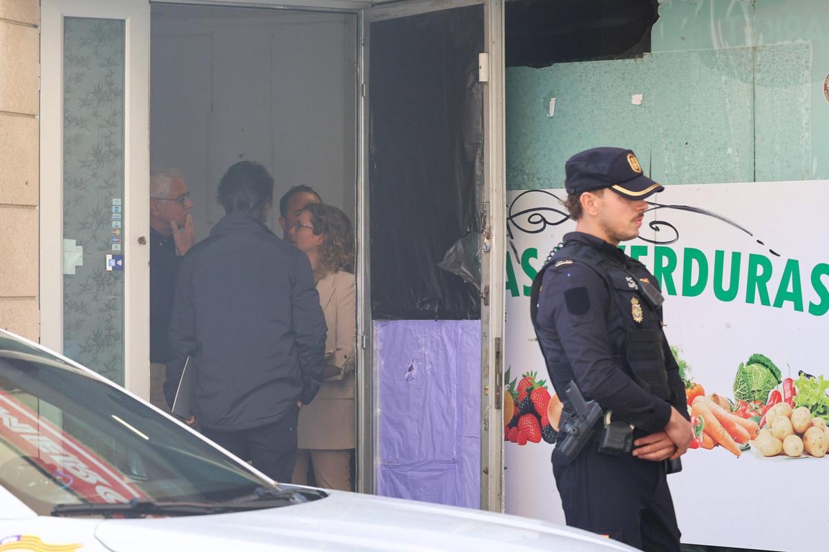 Todas las imágenes del desalojo en el local de Ibiza Todas las imágenes del desalojo en el local de Ibiza