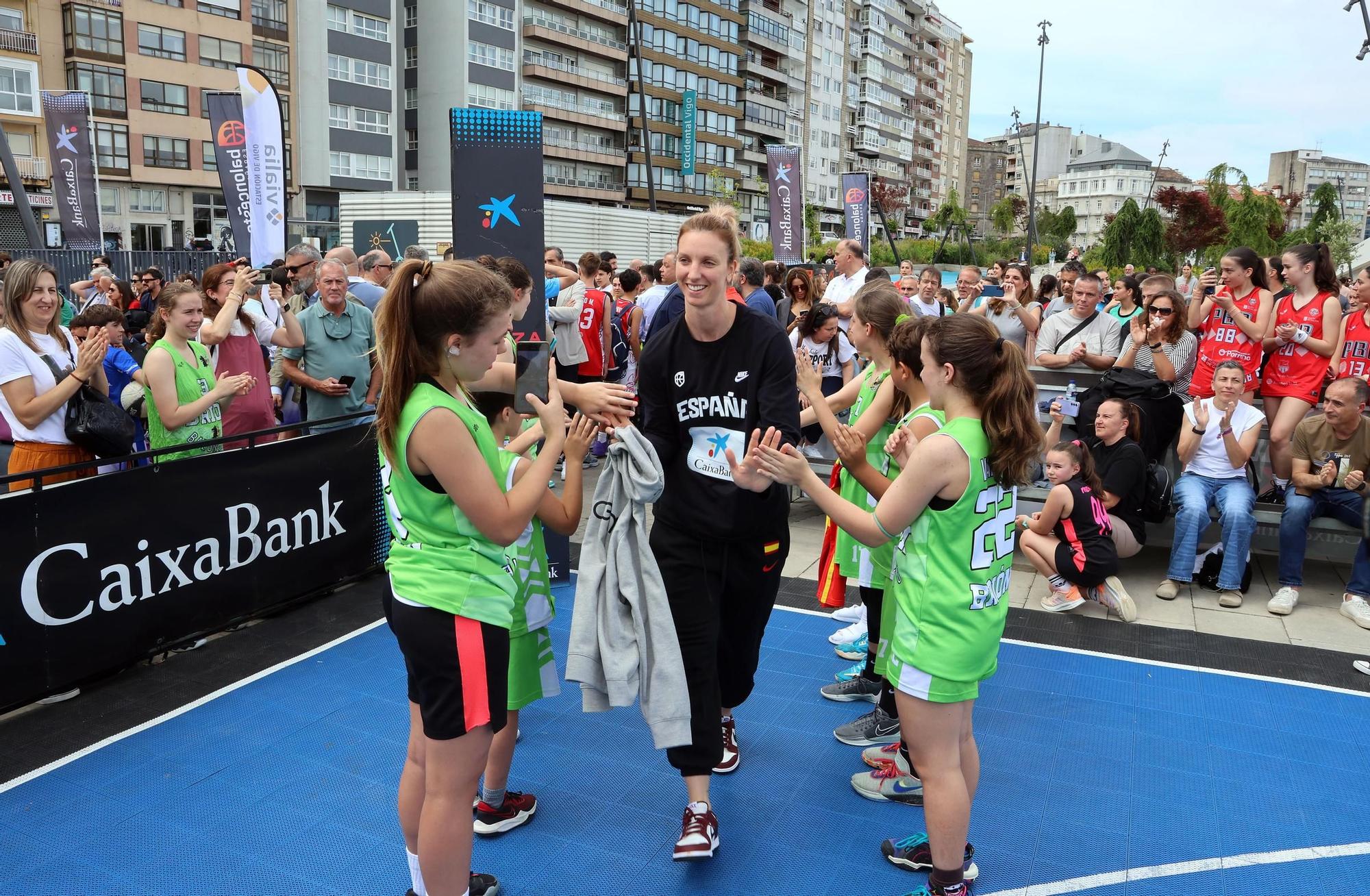 La Selección española de Baloncesto femenino asistió al Torneo 3x3 disputado en la plaza exterior de Vialia