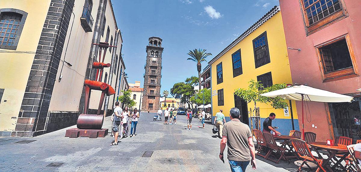 Plaza junto a la iglesia de la Concepción.