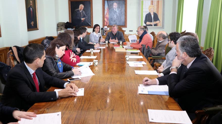 Un momento de la reunión celebrada ayer para presentar la nueva oficina OCAII.