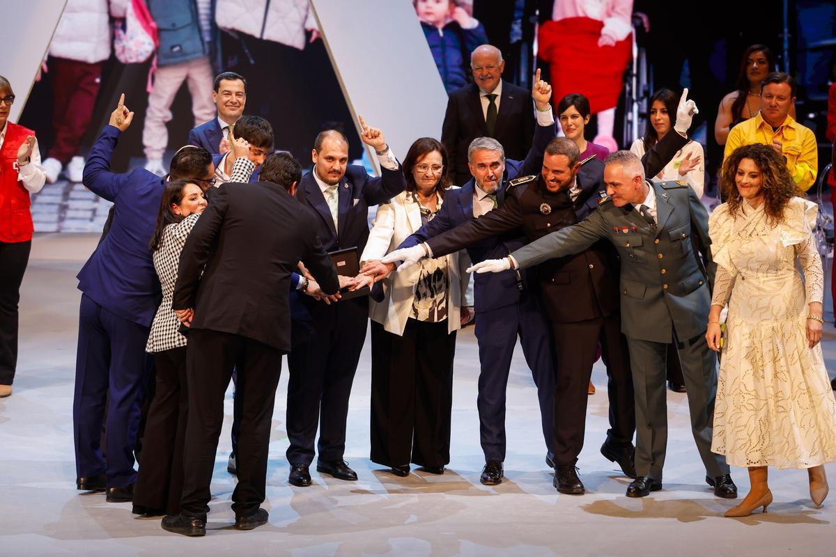 Entrega al pueblo de Adamuz de la Medalla de Andalucía, el pasado 28 de febrero.
