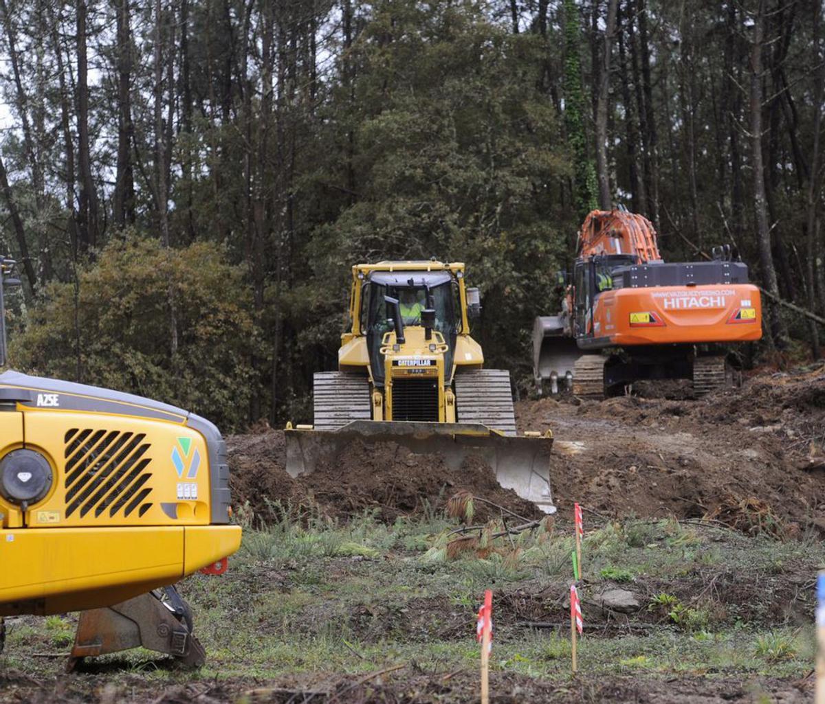 La conselleira María Martínez Allegue acudió al inicio de las obras. |  Bernabé/Javier Lalín