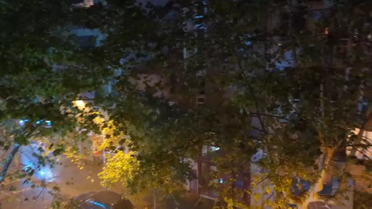 Los bomberos atienden una treintena de incidentes por lluvia, la mayoría en Badalona y Santa Coloma