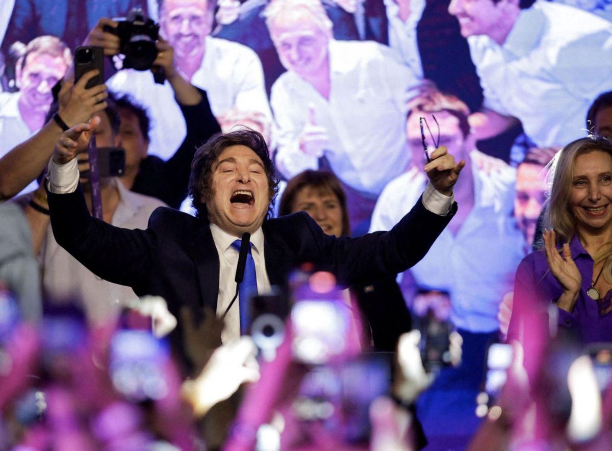 Milei acomiada "100 anys de decadència" i arrasa en les legislatives argentines Milei acomiada "100 anys de decadència" i arrasa en les legislatives argentines