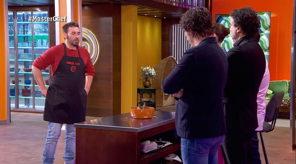 Jorge Juan explicando al jurado su plato