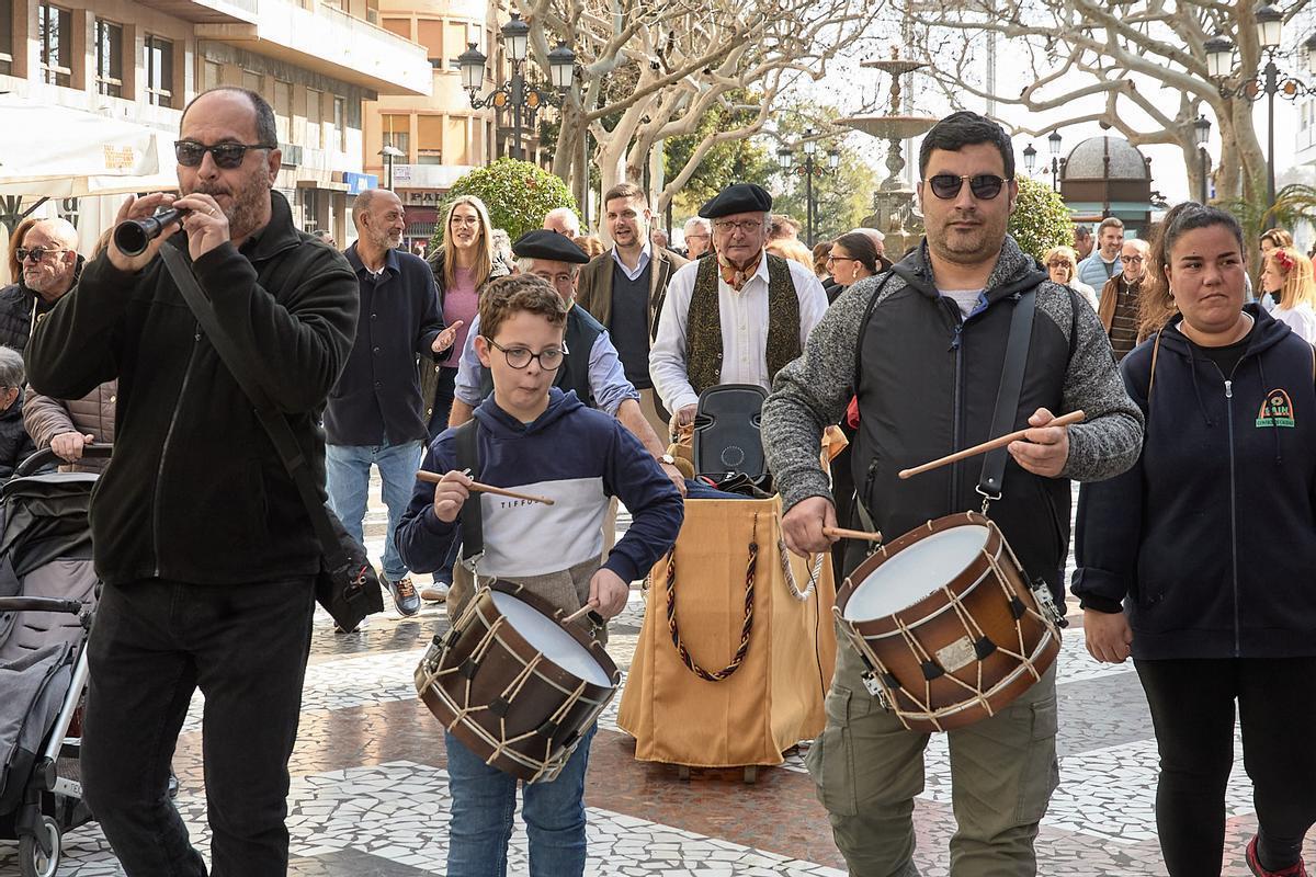El Porrat del Raval de Gandia llena las calles del Centre Històric