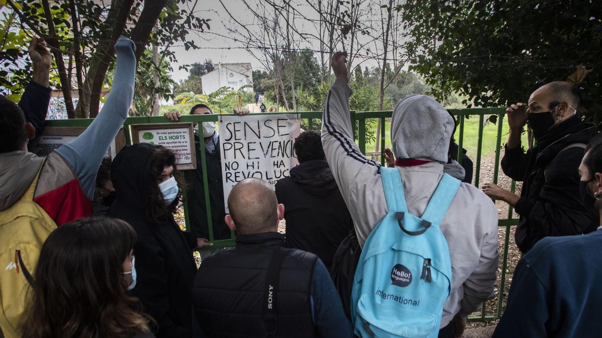 Desalojo y cargas policiales en un casal okupa en Benimaclet