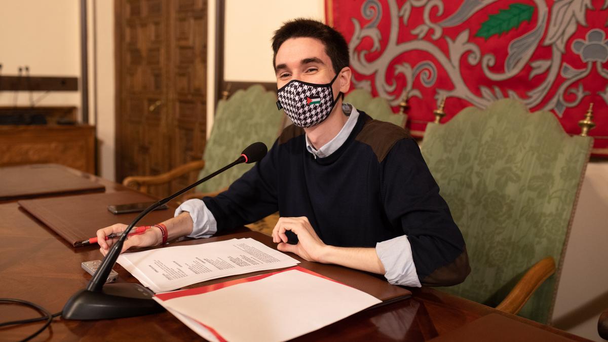 Sergio López, concejal de Juventud y Fiestas, durante la presentación de los conciertos.