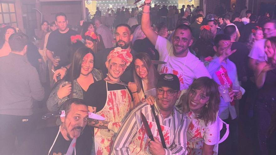 Aguarón disfrutó del túnel del terror, merienda y bailes entre disfraces y buen humor. | SERVICIO ESPECIAL