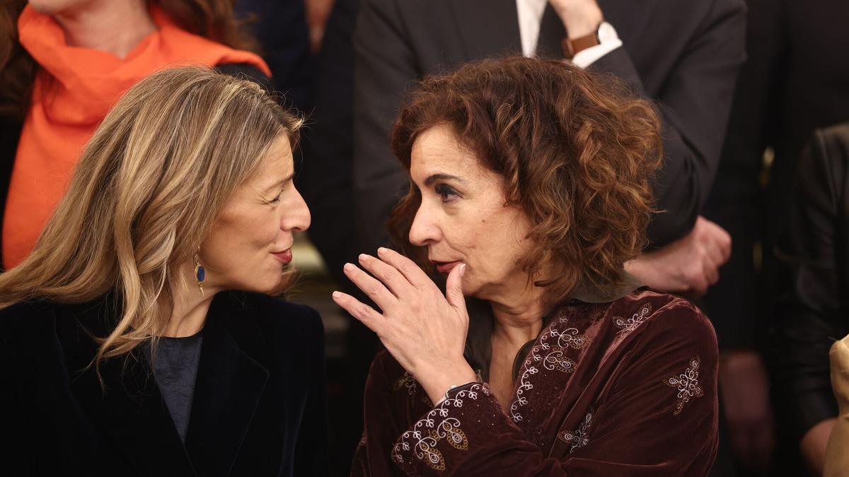 La vicepresidenta segunda del Gobierno y ministra de Trabajo, Yolanda Díaz, y la vicepresidenta primera del Gobierno y miinistra de Hacienda, María Jesús Montero, el Día de la Constitución, en el Congreso de los Diputados.