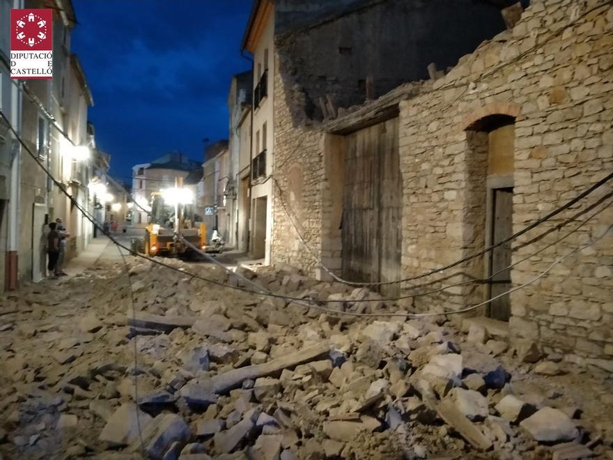 Los trabajos para la retirada de los escombros continuaban esta noche