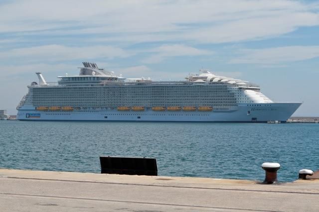 Das größte Kreuzfahrtschiff der Welt machte am Montag (13.6.) erstmals in Palma fest.