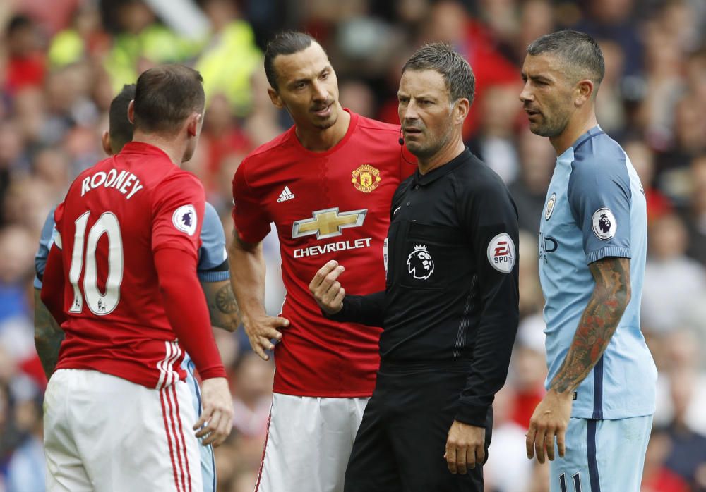 El Manchester City se impuso (1-2) este sábado al Manchester United en el derbi que abría la cuarta jornada de Premier League, en un encuentro marcado por el enfrentamiento entre Mourinho y Guardiola.