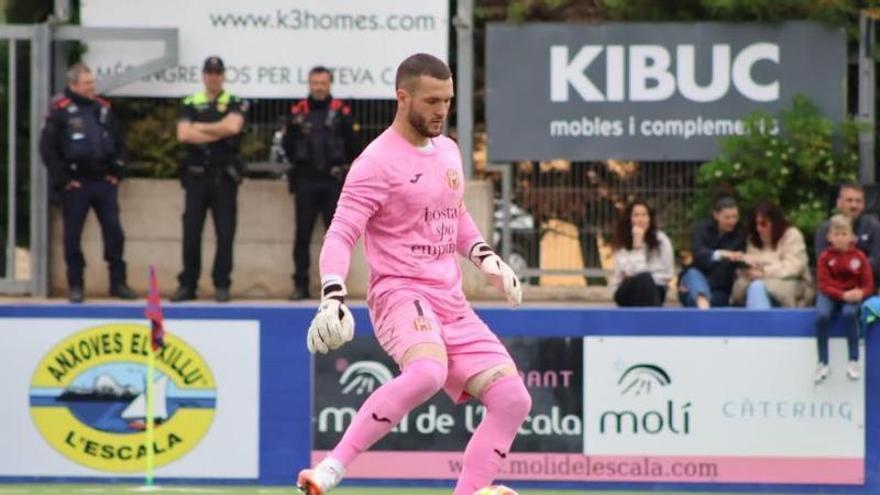 L’Escala renova mitja dotzena de futbolistes