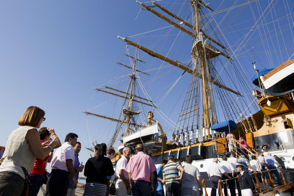 El buque italiano Amerigo Vespucci visita Valencia