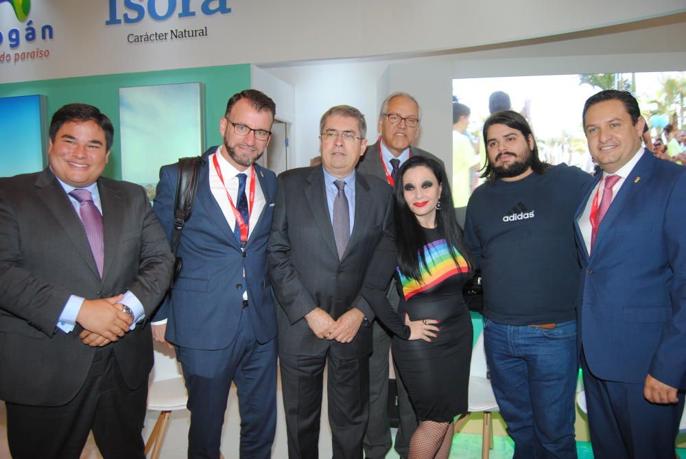 Alaska visita el estand de Maspalomas en Fitur