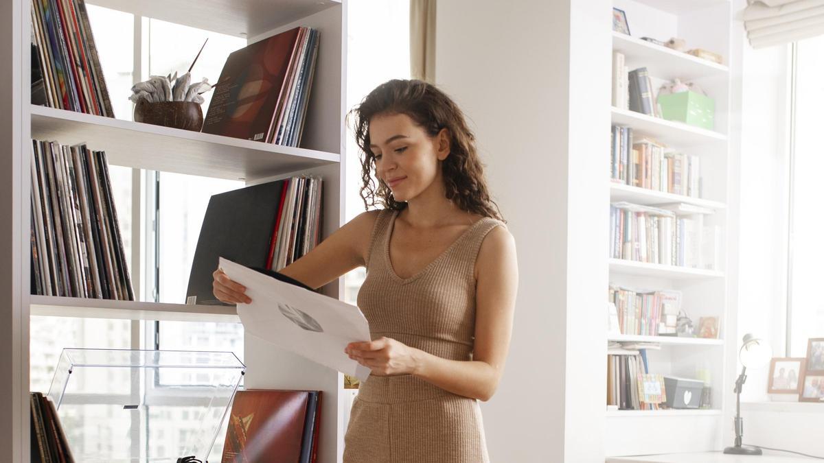 Organiza más, ocupando mucho menos con la estantería giratoria superventas que soluciona la falta de espacio