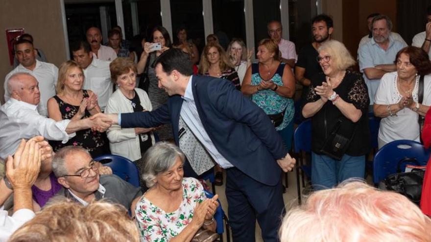 Gonzalo Caballero, ayer, durante un encuentro con la emigración gallega en Argentina.