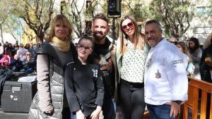 El chef Marc Ribas recibe la Carxofa dOr de Sant Boi durante la celebración de la Carxofada.