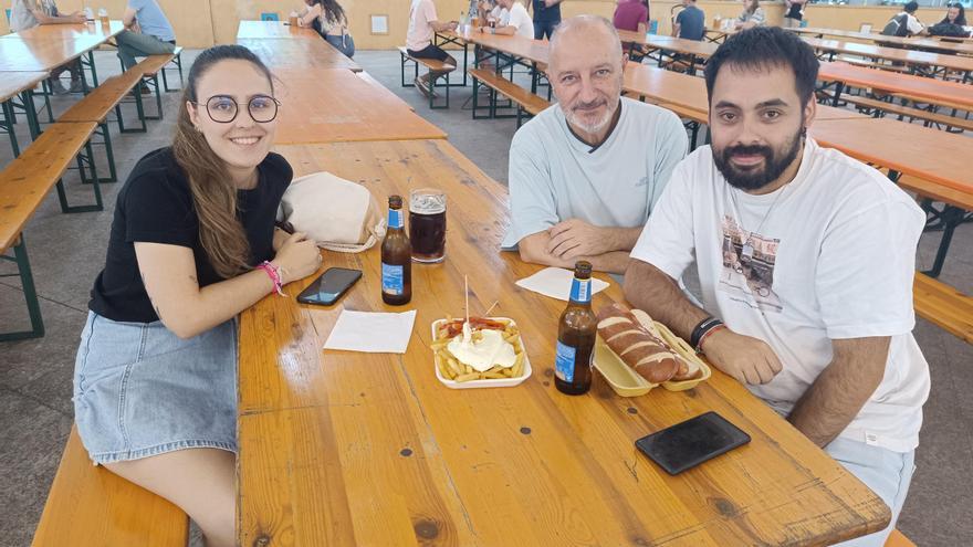 El Oktober Fest, más de 2.000 litros de cerveza en su primer día de festival