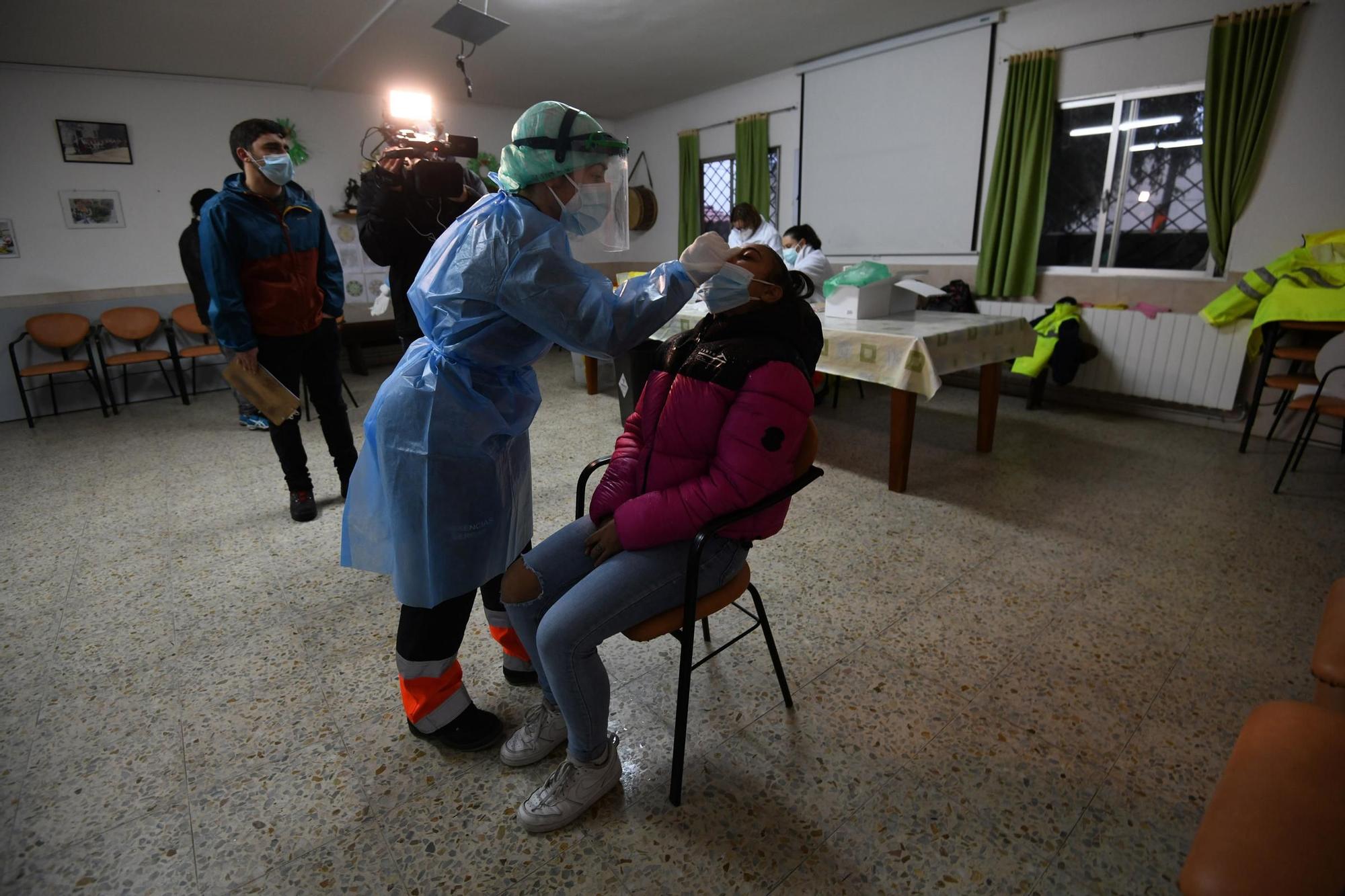 Cribado en busca de positivos por COVID-19 en O Vao