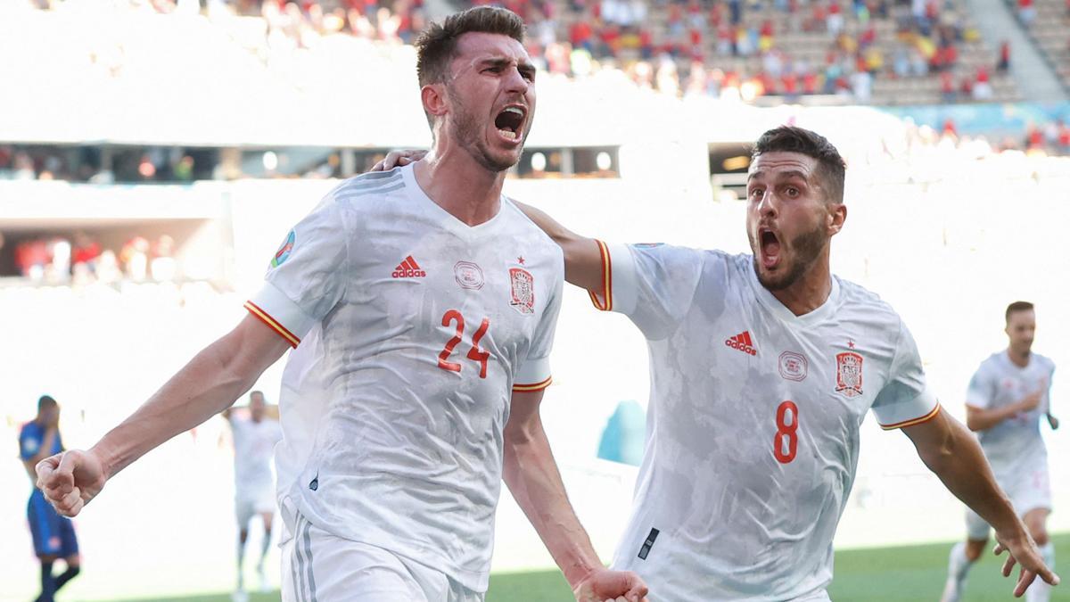 Aymeric Laporte celebra su gol contra Eslovaquia