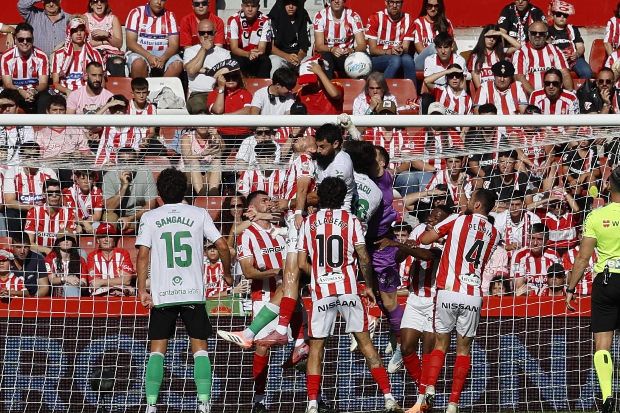 EN IMÁGENES: El partido del Sporting- Racing de Santander en El Molinón