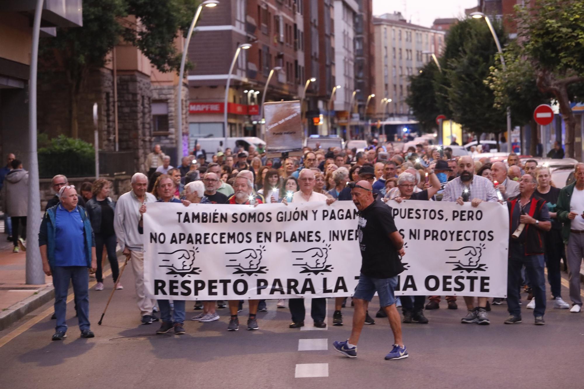 Manifestación de los vecinos de la zona oeste de Gijón