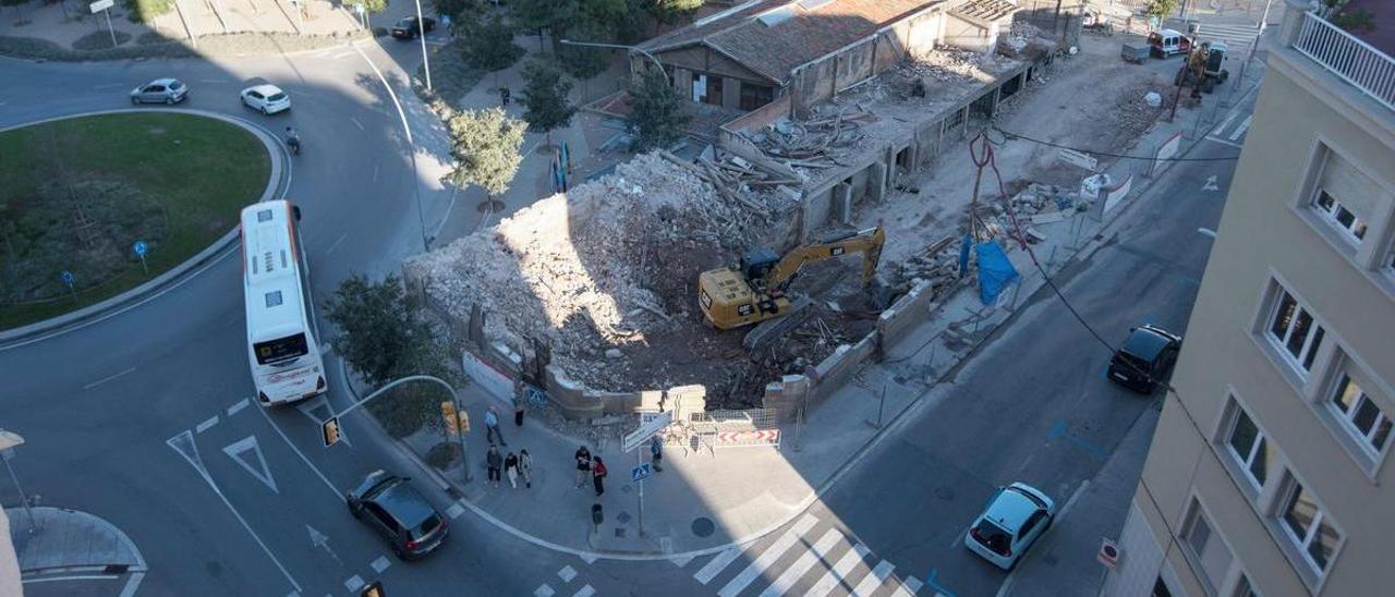 Vista aèria dels dos edificis enderrocats a la plaça Bonavista