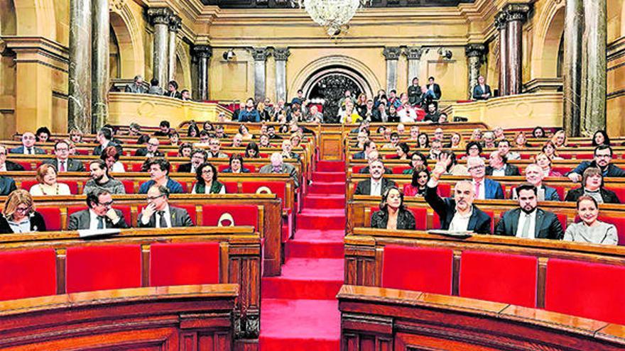 El Parlament legitima Puigdemont i avala l&#039;1-O sense ratificar la DUI