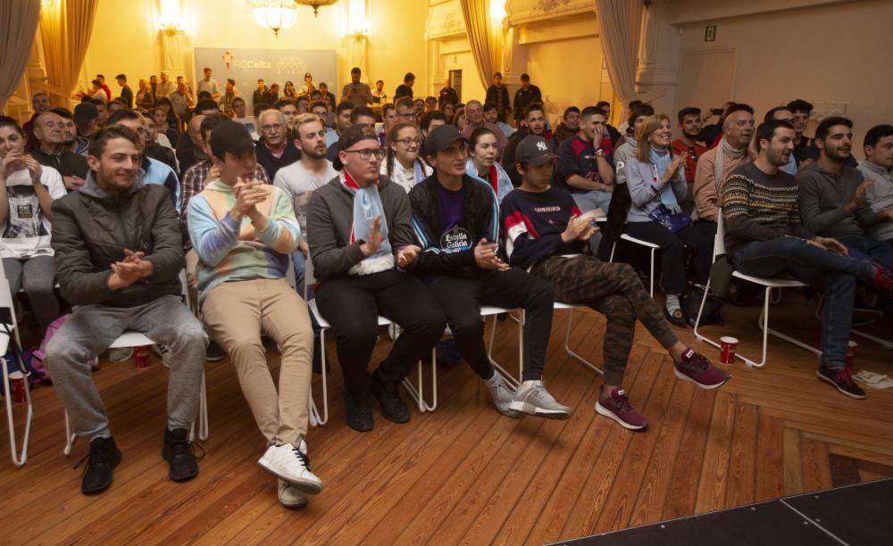 Aficionados congregados en A Sede para ver el partido