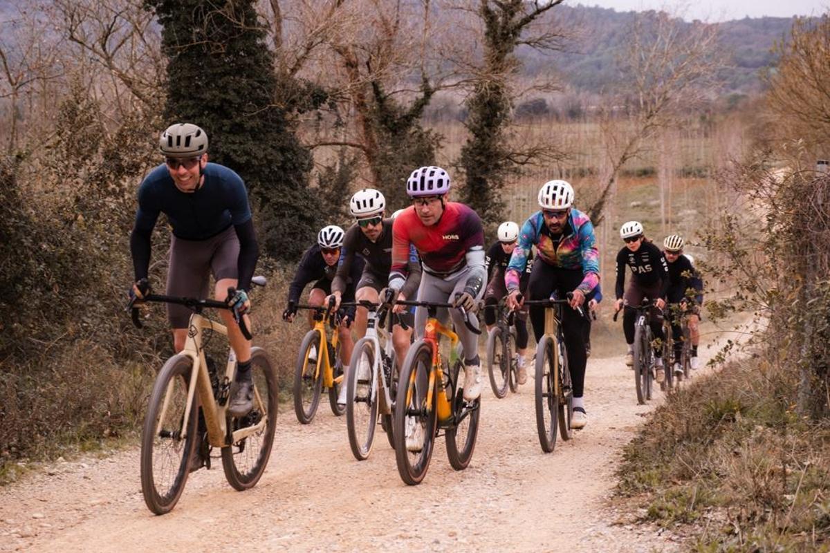 Ciclistes pedajelant a The Traka.