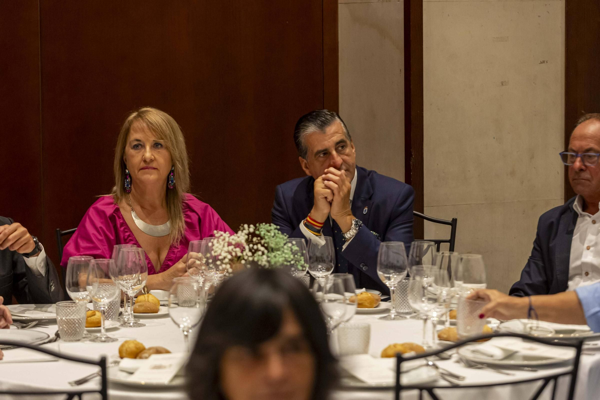 La Asociación Día de Galicia en Asturias entrega su medalla de oro a Adrián Barbón y Carmen Moriyón